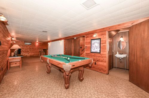 6371 Kinnickinnic Riv Pkwy, Milwaukee WI 53219-3015 exterior