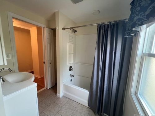 13 Christian St, Wallingford CT 06492-3604 exterior