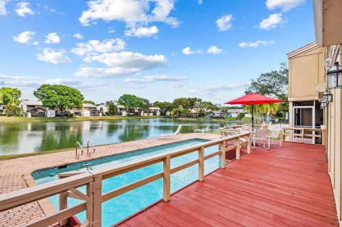 3071 35 St, Hollywood FL 33021-2627 exterior