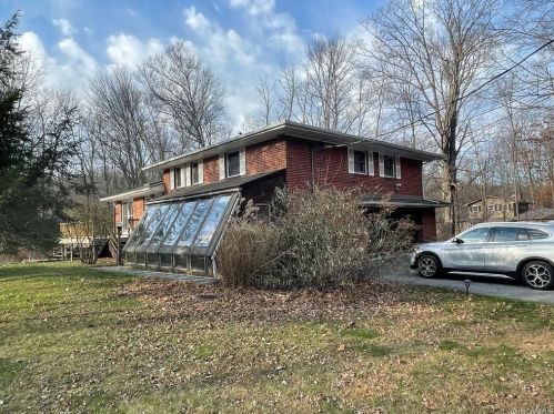 5 Kirchner Ln, Middletown, NY 10940-7610