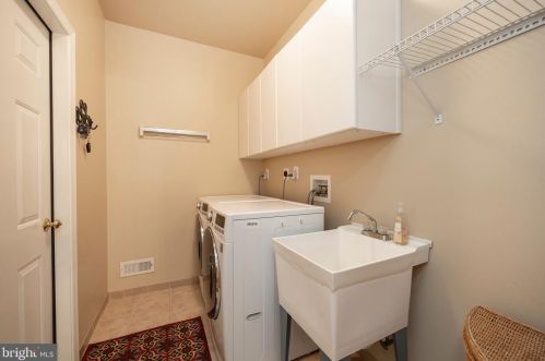 1217 Indian Trl Dr, Downingtown PA  19335-5606 exterior