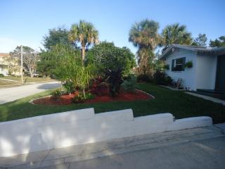 106 Magnolia Dr, Ormond Beach FL  32176-8115 exterior