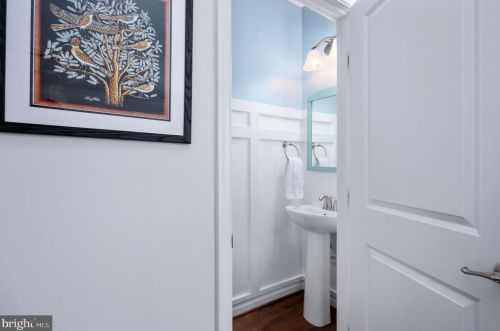 7009 Darbey Knoll Dr, Gainesville VA  20155-3634 exterior