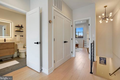 1733 Independence Ave, Washington DC  20003-1637 exterior