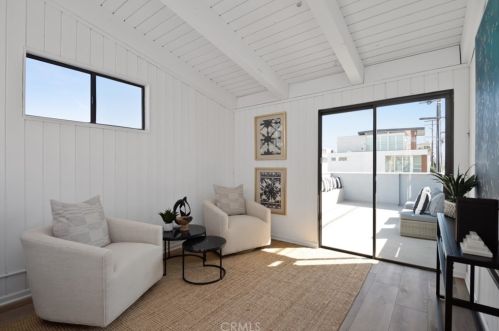 317 8th St, Manhattan Beach CA  90266-5629 exterior