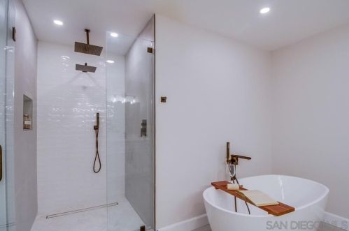 2502 Singing Vista Way, El Cajon CA  92019-2740 exterior