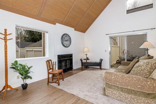2715 Lakeview Dr, Santa Rosa, CA 95405-9101
