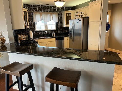 1063 Lakeland Dr, Lake Geneva, WI 53147-5017