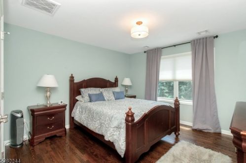 39 Jacobs Ln, Scotch Plains NJ  07076-4707 exterior