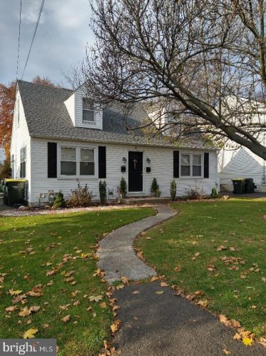 6 Madison Rd, Willow Grove, PA 19090-3033
