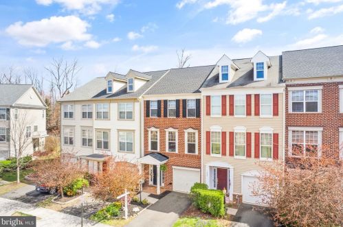 11902 Benton Lake Rd, Bristow, VA 20136-6158