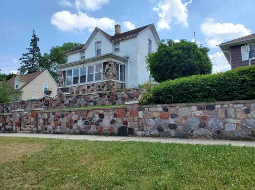 704 Carroll St, Portage, WI 53901-1904