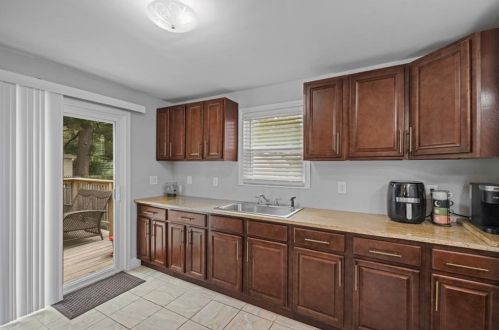 1736 Elmwood Ave, Warwick RI  02888-1104 exterior