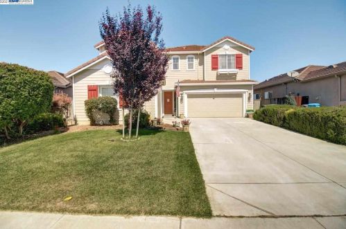1590 Liberty Dr, Hollister, CA 95023-5690