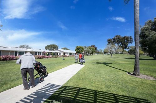 13361 El Dorado Dr, Seal Beach CA  90740-6801 exterior