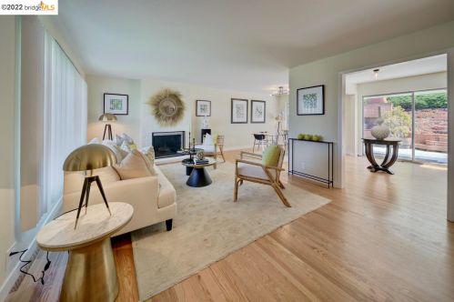 4136 Harbor View Ave, Oakland, CA 94619-2208