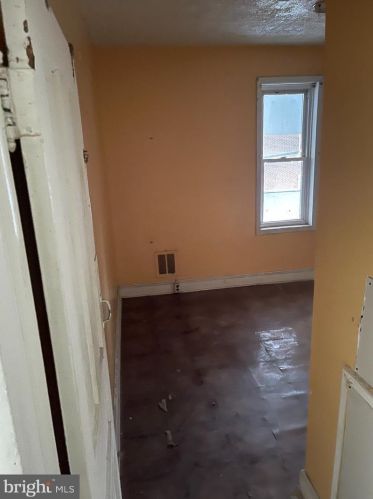 701 9 St, Camden NJ  08102-1721 exterior