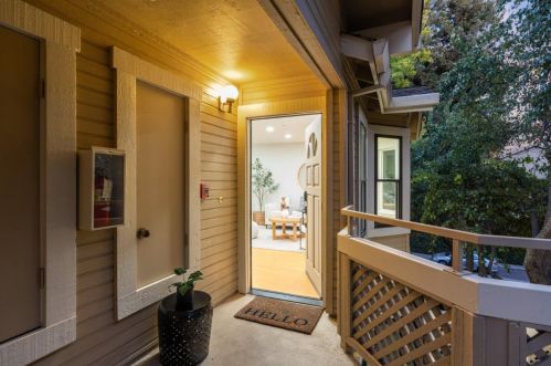 938 La Mesa Ter, Sunnyvale, CA 94086-1709