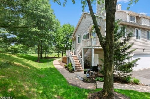 22 Birchwood Rd, Bedminster NJ  07921-1910 exterior