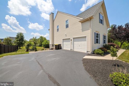 2214 Holly Dr, Gilbertsville, PA 19525-9142