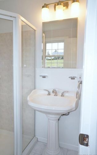 9 Juniper Ln, Brookfield Center CT  06804-1207 exterior