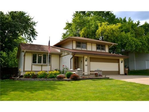 805 Linden Dr, Norwalk, IA 50211-1406