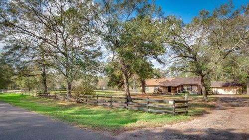 12093 Long Leaf Dr, Conroe, TX 77303