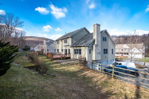 10 Anthony J Morina Dr, Stony Point, NY 10980-3716