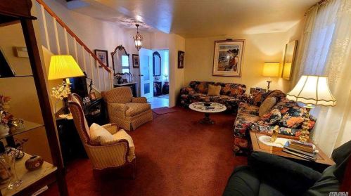 85-18 89th St, Jamaica, NY 11421-1323