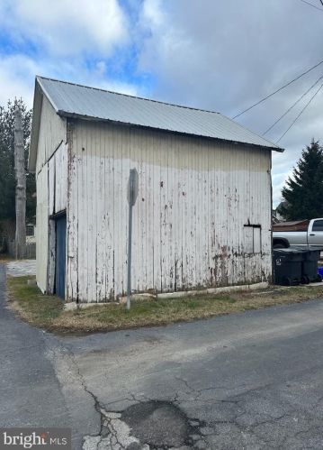 330 3rd St, Hanover PA  17331-4909 exterior