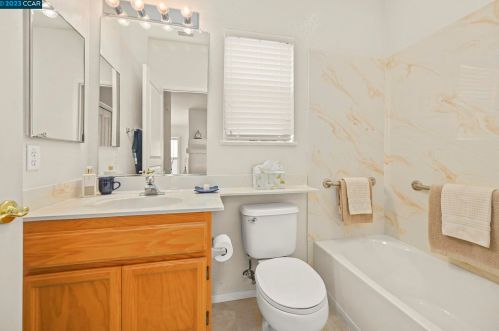 373 Bartlett Ln, Vacaville CA  95687-3128 exterior