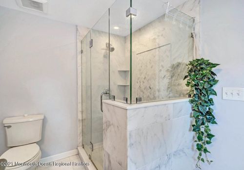 5 Coach Dr, Hazlet NJ  07730-1806 exterior