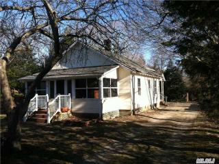 1420 Flanders Rd, Northampton, NY 11901-4308