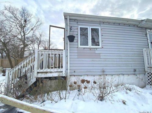 168 Washington Ave, Wheatley Heights NY  11798-2020 exterior