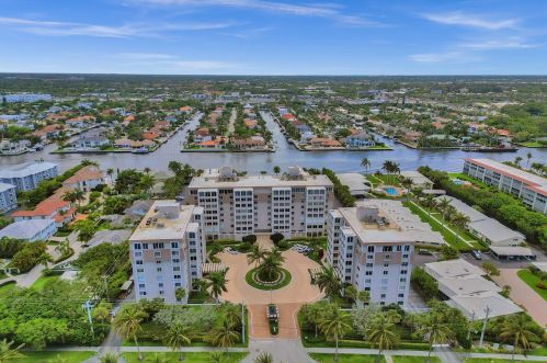 2000 Ocean Blvd, Delray Beach FL  33483-6436 exterior