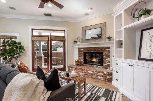 5250 Appian Way, Long Beach CA  90803-1901 exterior