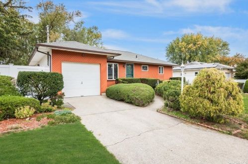 106 Rhode Island Ave, Bayshore, NY 11706-3211