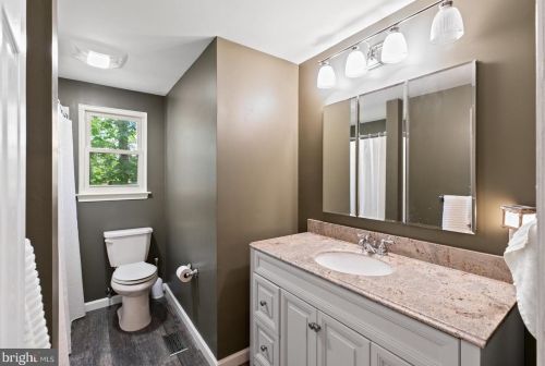 18 Aristone Dr, Berlin Boro NJ  08009-2254 exterior