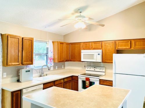 1425 19th St, Orange City, FL 32763-2540