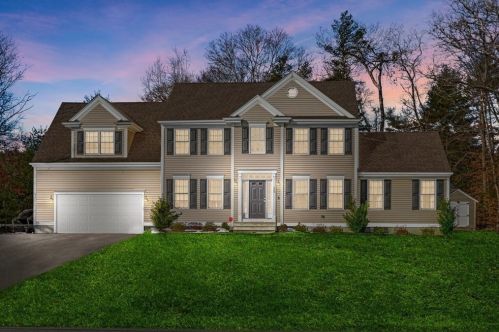 525 Pine St, Raynham, MA 02767-1138