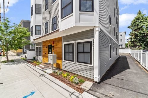 208 Spencer Ave, Chelsea MA  02150-2218 exterior