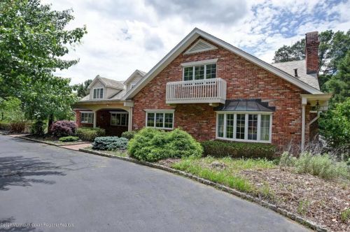 878 Holmdel Rd, Holmdel Village, NJ 07733-2072