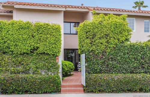 46 Bahama Bnd, San Diego, CA 92118-3219