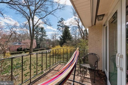 151 Gravers Ln, Philadelphia, PA 19118-3805