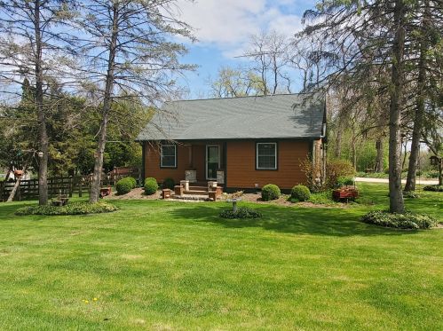 795 Curtis St, Lake Geneva, WI 53147-2138