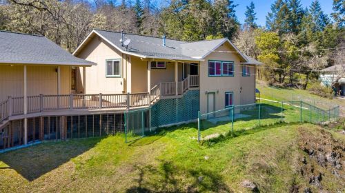 25592 Fairbanks Pl, Willits CA  95490-8910 exterior