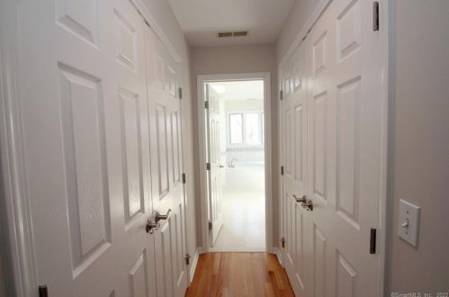 86 Blanket Mdw Rd, Upper Stepney CT 06468-1095 exterior