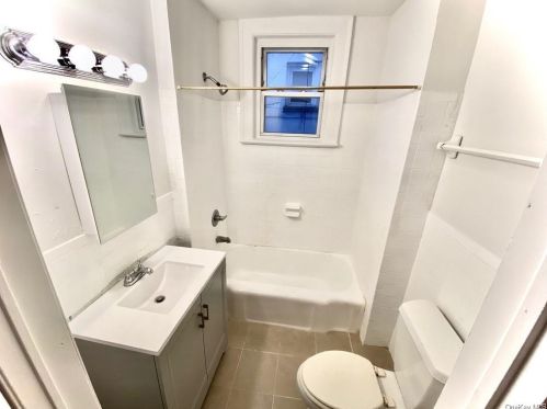 207 Prospect Ave, Mount Vernon NY  10550-2347 exterior