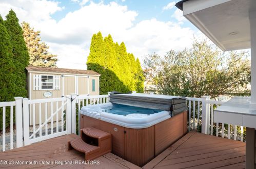 106 Moorage Ave, Berkeley Township NJ  08721-1879 exterior