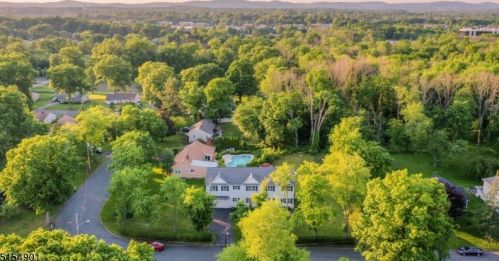 23 Alan Dr, Parsippany NJ  07054-4101 exterior